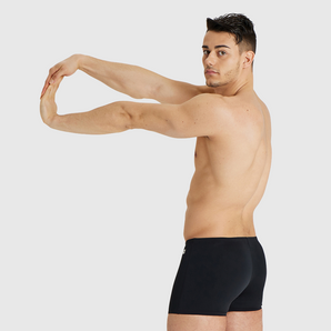 TRAJE DE BAÑO SHORT ARENA WIM SHORT SOLID BL - fondo #E8E8E8