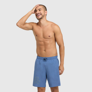 TRAJE DE BAÑO HOMBRE ARENA EVO BEACH BOXER LOGO AZUL - fondo #E8E8E8